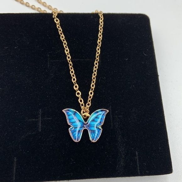 Butterfly Gold Chain Necklace New! - Picture 4 of 4